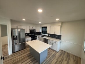 Building Photo - 15 Flora Way