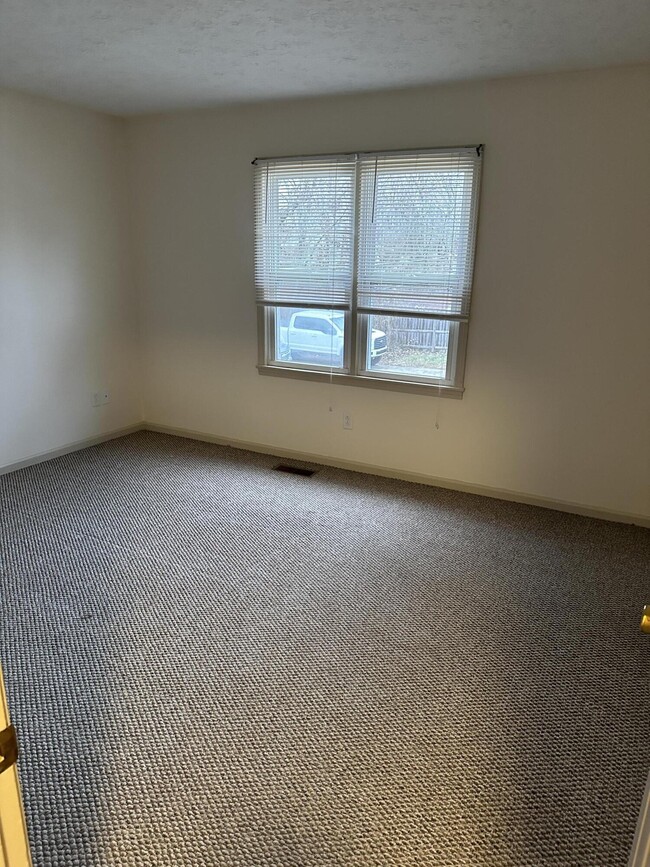Building Photo - 1104 Collins Ln