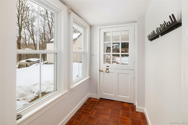 Building Photo - 277 Old Post Rd