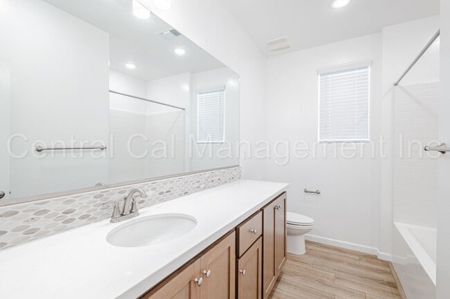 Building Photo - 4 Bedroom/3 Bath Home with Solar in Commun...