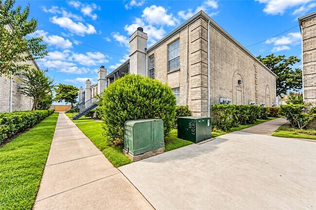 Building Photo - 6606 De Moss Dr