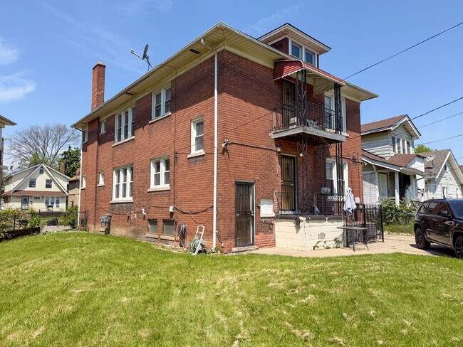 Building Photo - Beautiful Brick lower duplex unit