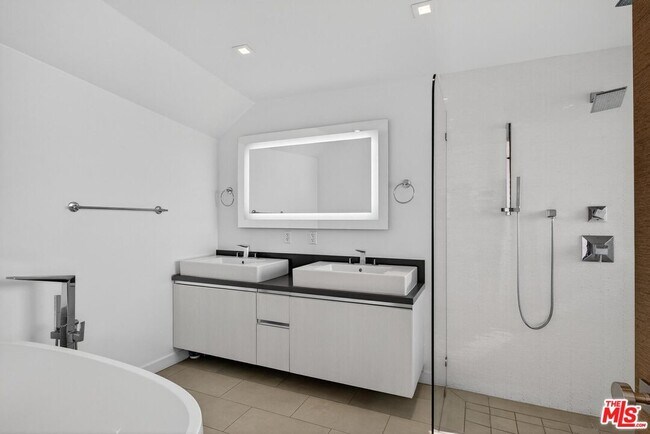 Building Photo - 17816 Porto Marina Way