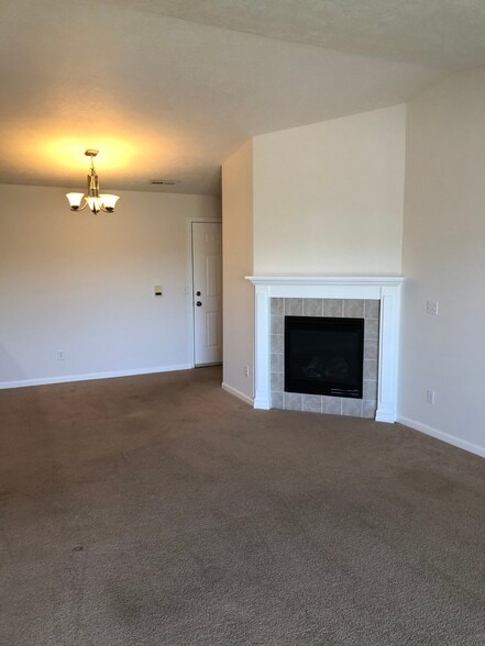Gas Fireplace - 806 Carom Cir
