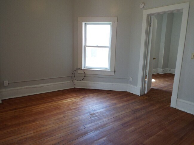 Building Photo - 710 W 3rd St