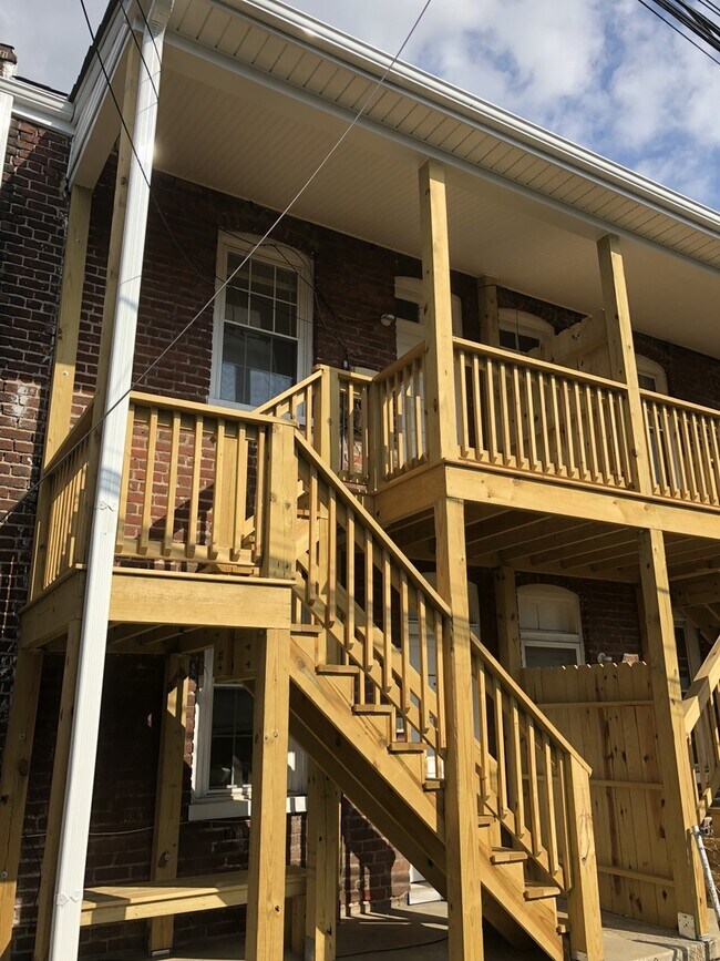 Building Photo - 117 S Stafford Ave