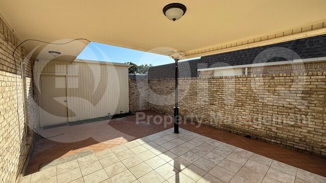 Building Photo - 3018 Stonehenge Ln