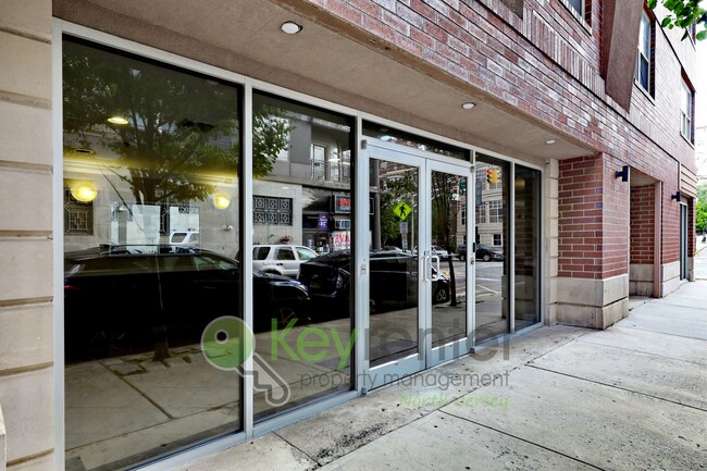 Building Photo - Top-Floor 2BR/2BA Condo with NYC Views + P...