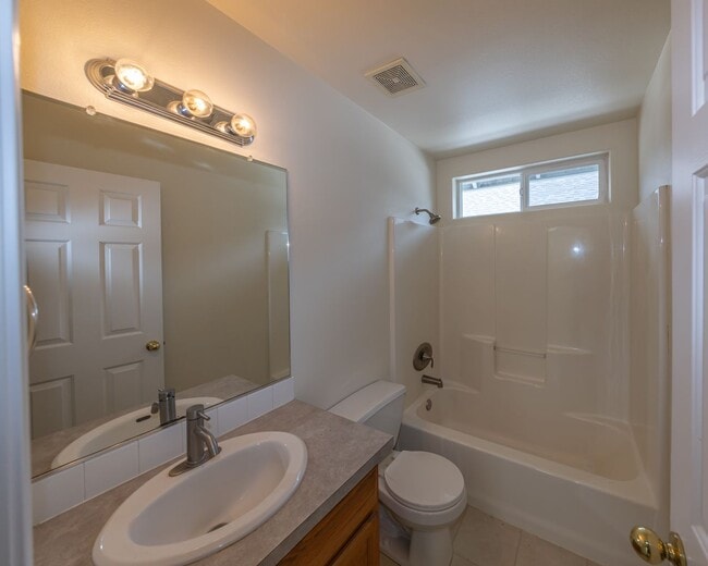 Building Photo - Three bedroom home in Orchards. - JUST UPDATED