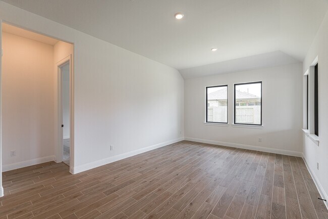 Building Photo - 16231 Sheridan River Trl