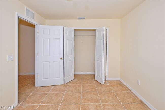 Building Photo - 613 SE 6th Terrace