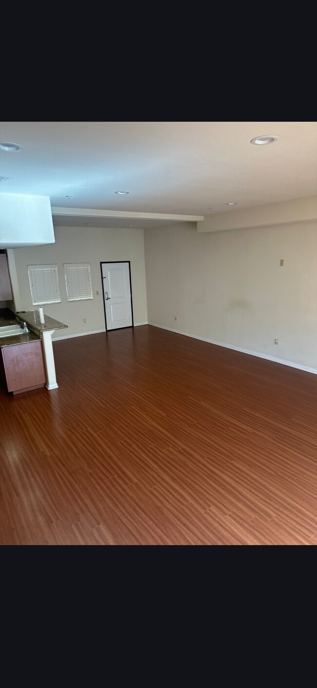Building Photo - 15024 Magnolia Blvd