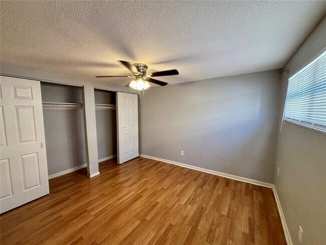 Building Photo - 1304 Morris Park