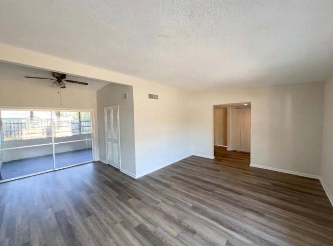 Building Photo - 141 SE Calmoso Dr