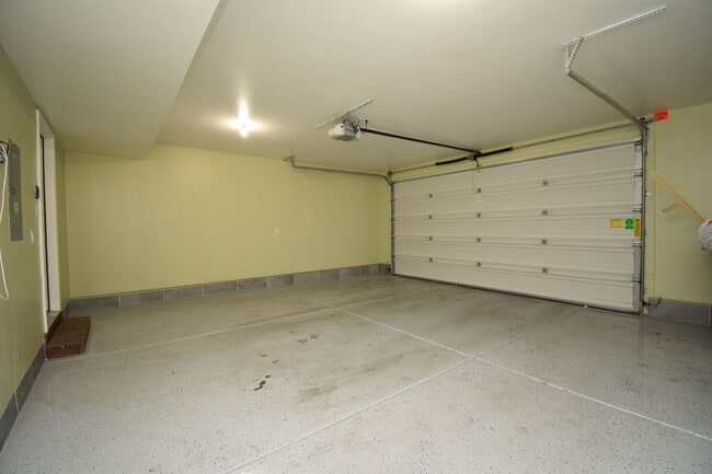 Building Photo - 4 Bed 3.5 Bath Sunny and Spacious South Jordan Corner-Lot Home with Views!