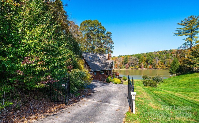 Building Photo - 1925 Lake Acres Dr