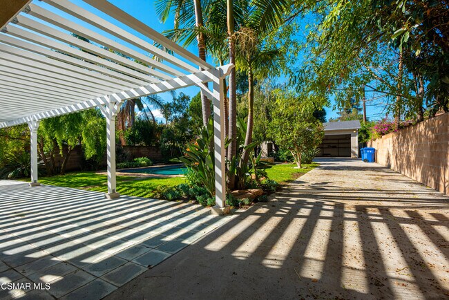Building Photo - 4539 Mammoth Ave