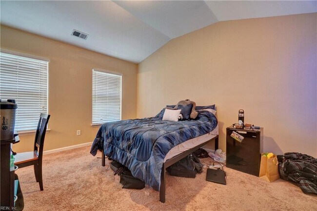 Building Photo - 4112 Killam Ave