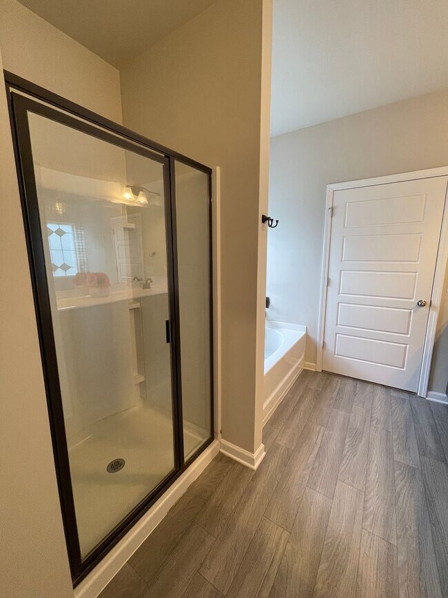 Building Photo - Beautiful Home in Gated Community with Pre...