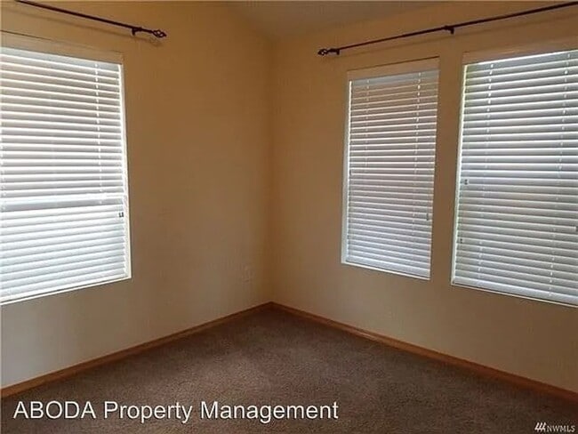 Building Photo - Spacious 4 Bedroom Townhome with Private Fenced Yard!