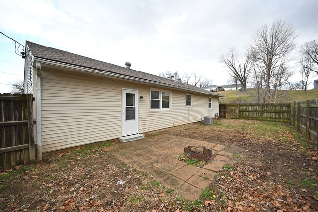 Building Photo - Cute 3-bedroom, 1 bath home with basement!