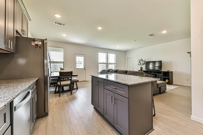 Building Photo - 339 Friesian Ct
