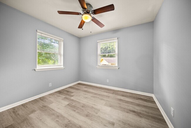 Building Photo - 15 Village Ct