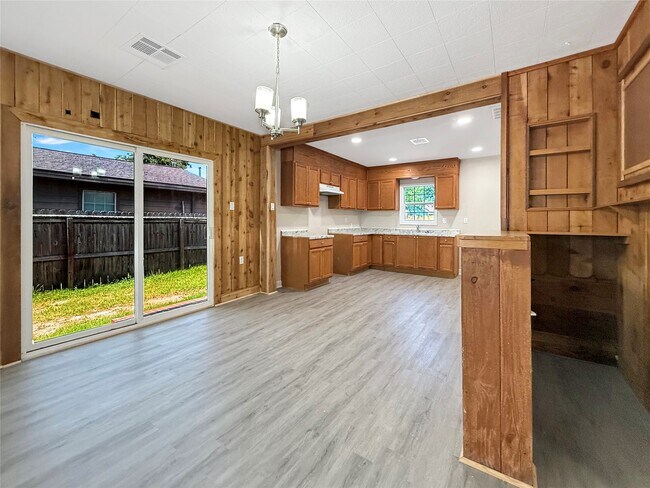 Building Photo - 304 Stimson St