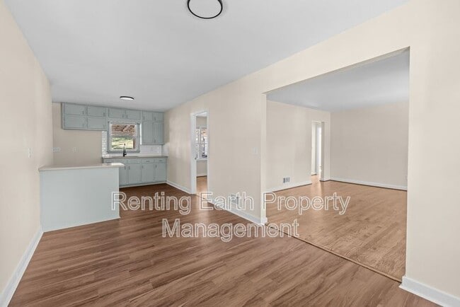 Building Photo - 1153 Linwood St