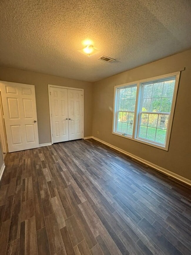 Building Photo - Renovated 3 Bedroom 2 Bath Home for Rent!