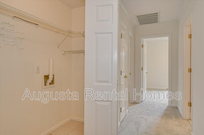 Building Photo - 106 Riverbend Dr