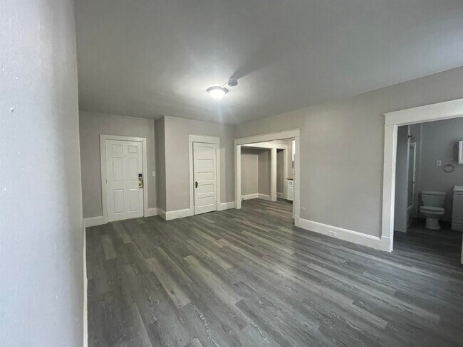 Building Photo - 1101 Elm St