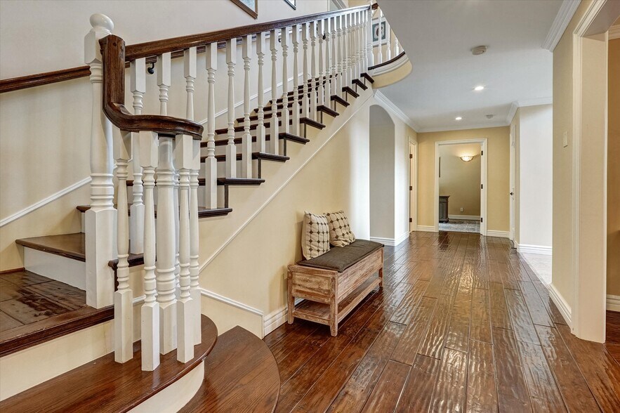 Building Photo - 4751 Topeka Dr