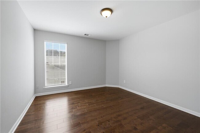 Building Photo - 1098 Village Creek