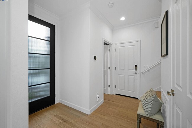 Building Photo - 4 Hardy Ct