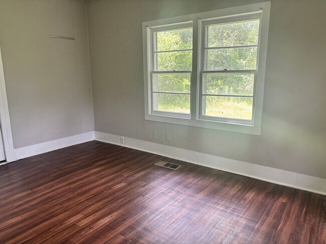 Building Photo - 267 W Leavell Woods Dr
