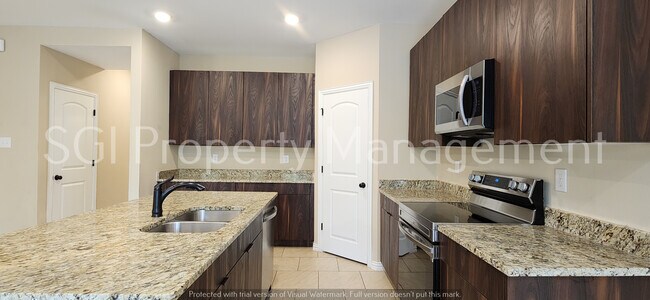 Building Photo - 4 Bedroom Home Ready for Move in!