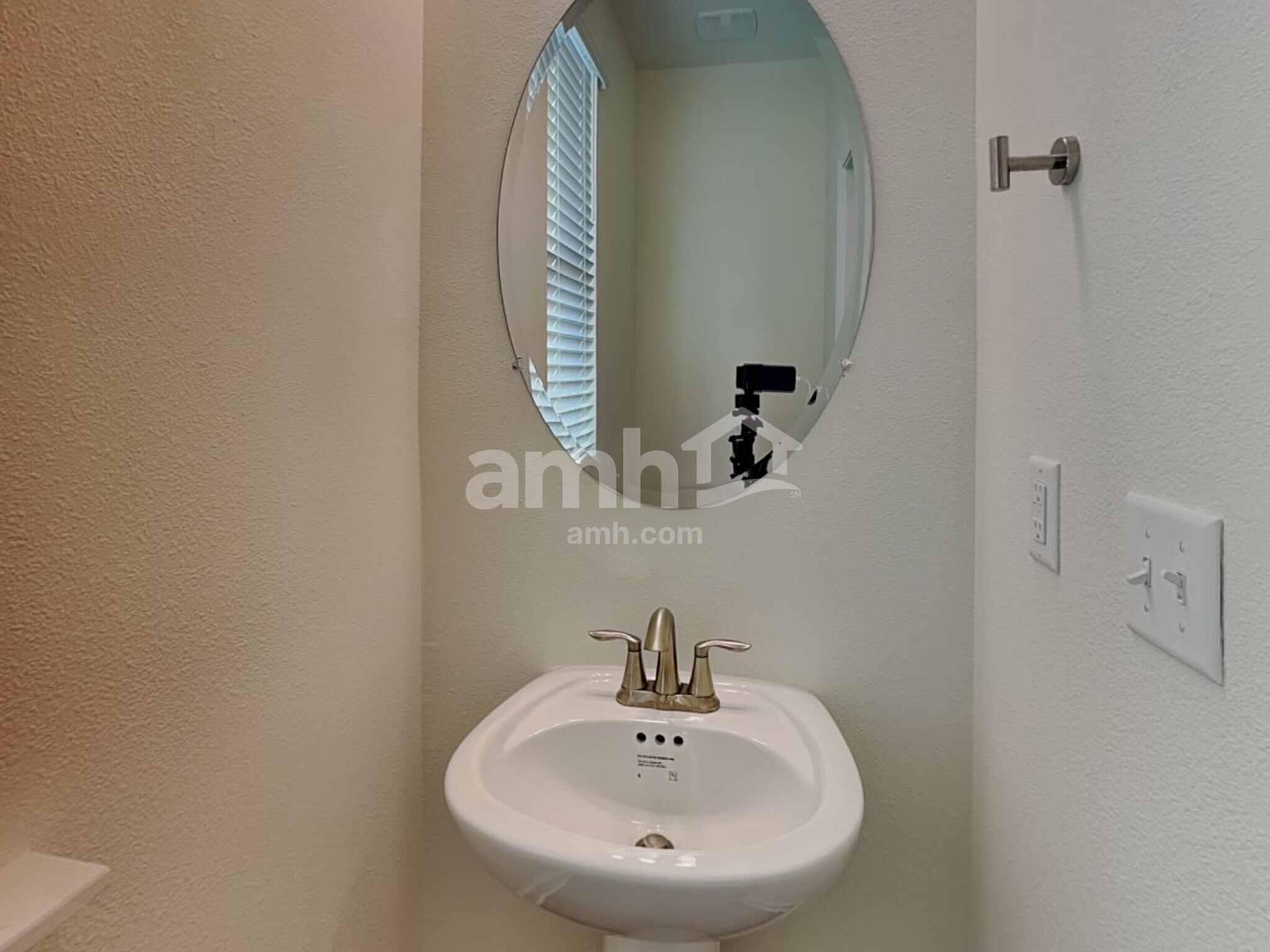 Building Photo - 1010 Tan Tara Trl