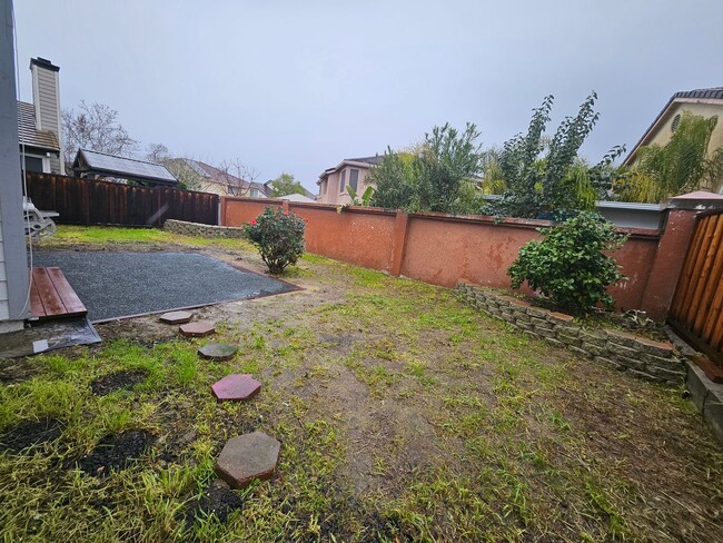 Building Photo - Spacious, well maintained Antioch home