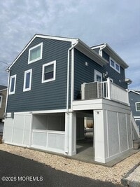 Building Photo - 204 Gull Ln