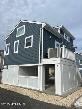 Building Photo - 204 Gull Ln