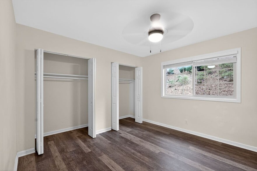 Building Photo - 2520 Peachwood Cir NE