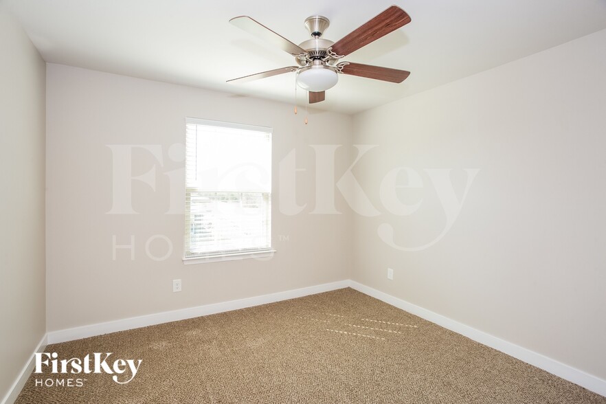 Building Photo - 1658 Scarbrough Cir SW