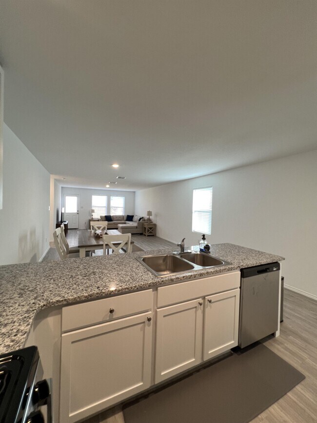 Building Photo - 8523 Grosbeak Cv