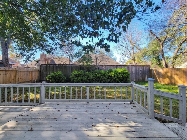 Building Photo - 6215 Francis Marion Dr