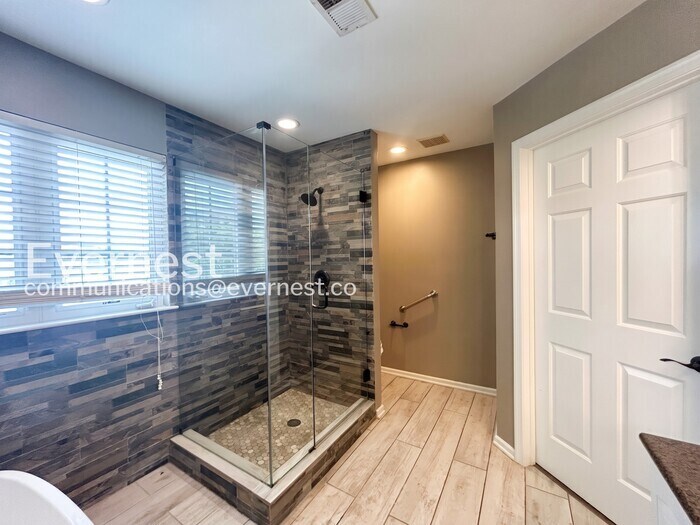 Building Photo - 7703 Porter House Dr