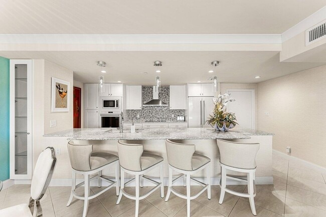 Building Photo - 4740 S Ocean Blvd