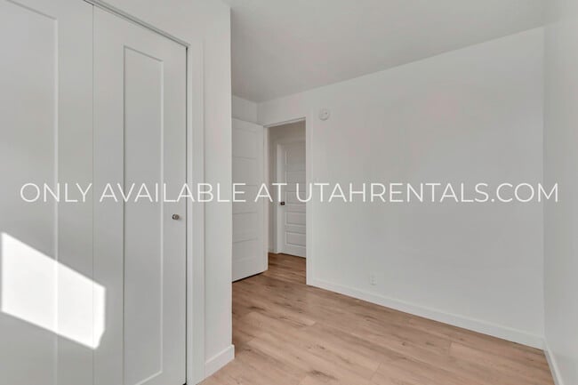 Building Photo - 680 N 400 W