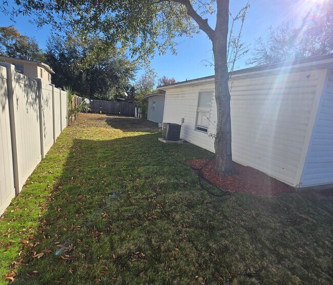 Building Photo - Charming and Newly Renovated 3BR 2BA Home in Jacksonville