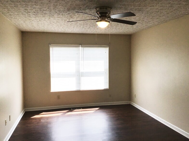 Building Photo - 7366 Murrayfield Dr
